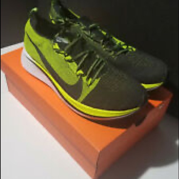 Athletic_Shoes